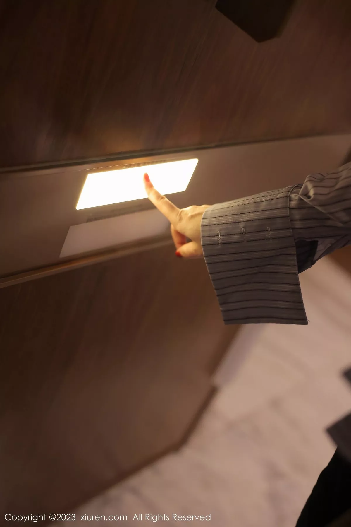 秀人集.com_[XiuRen秀人网]No.6343_模特诗诗kiki条纹T恤配黑短裙露性感蕾丝内衣魅惑黑丝诱惑写真78P