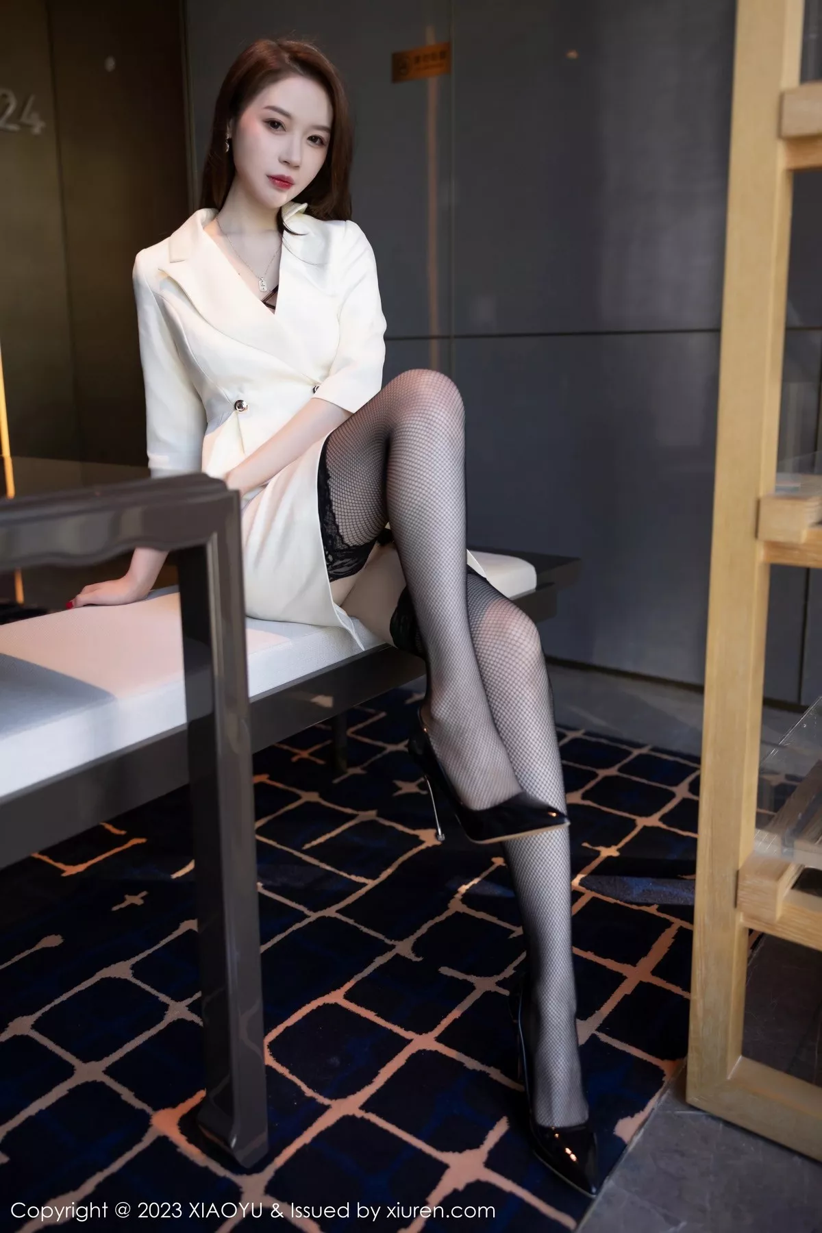 秀人集.com_[XiaoYu画语界]Vol.977_模特梦心玥黑色情趣内衣配黑色蕾丝吊袜秀曼妙身姿诱惑写真101P