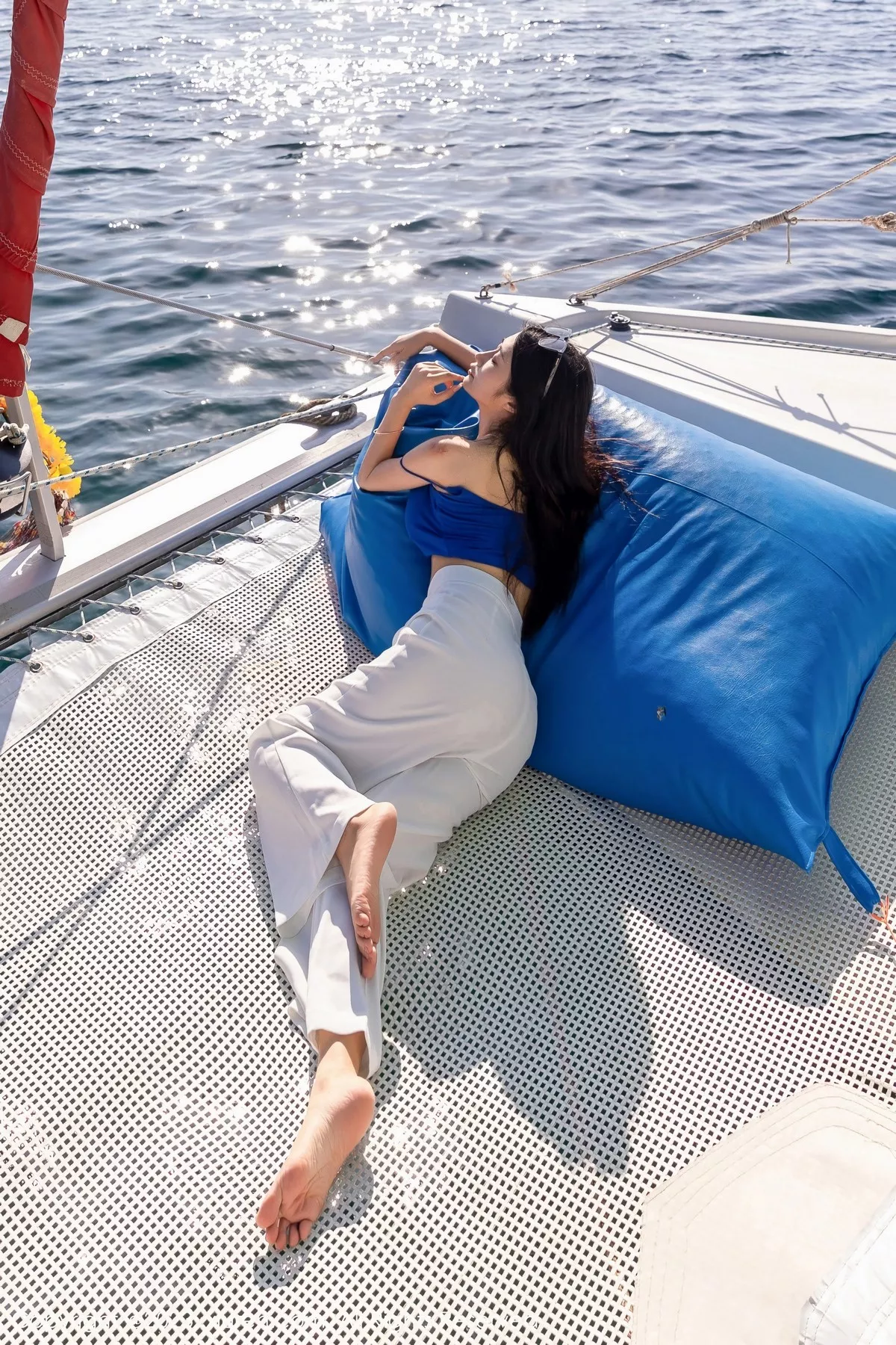 秀人集.com_[XiuRen秀人网]No.6359_模特laura阿姣蓝色短款上衣配白色长裤半脱秀丰满身材诱惑写真68P