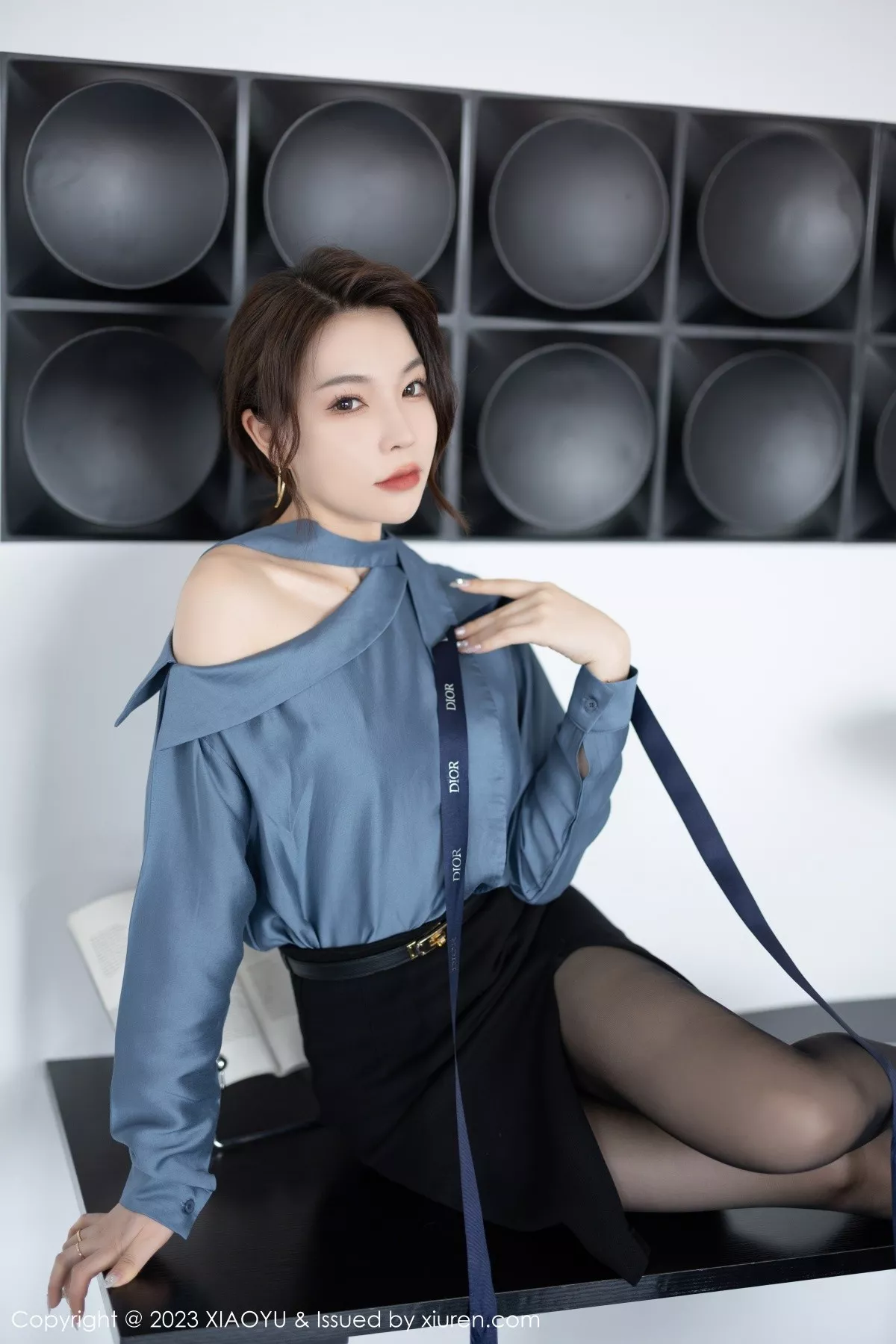 秀人集.com_[XiaoYu画语界]Vol.979_女神徐莉芝Booty脱制服露性感黑色蕾丝内衣配超薄黑丝诱惑写真86P