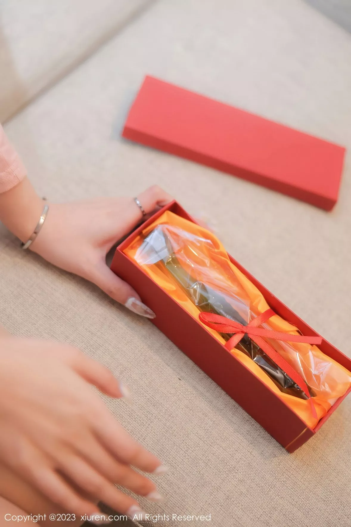 秀人集.com_[XiuRen秀人网]No.6367_模特谢小蒽性感粉色上衣配白短裙露超薄无内肉丝撩人诱惑写真91P