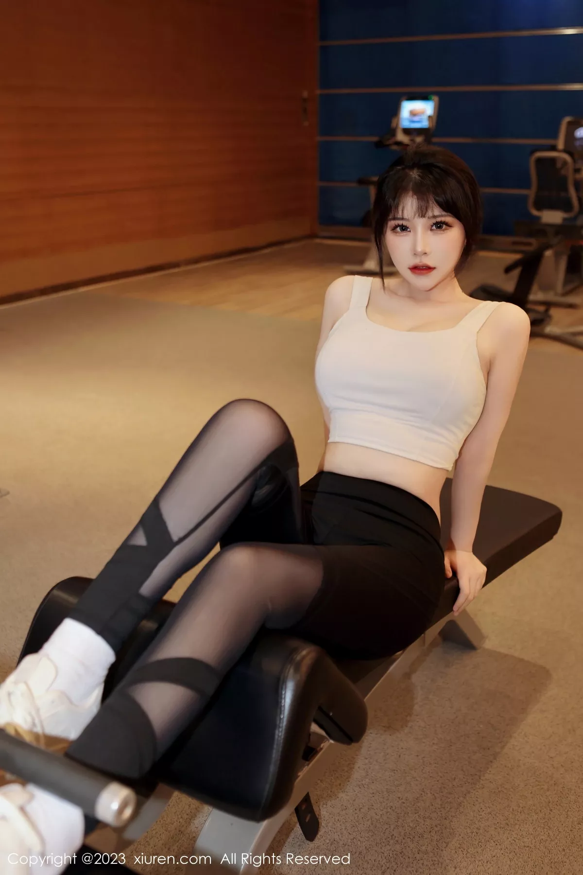 秀人集.com_[XiuRen秀人网]No.6289_模特桃桃子白色短款上衣配瑜伽裤半脱露性感内衣完美诱惑写真80P