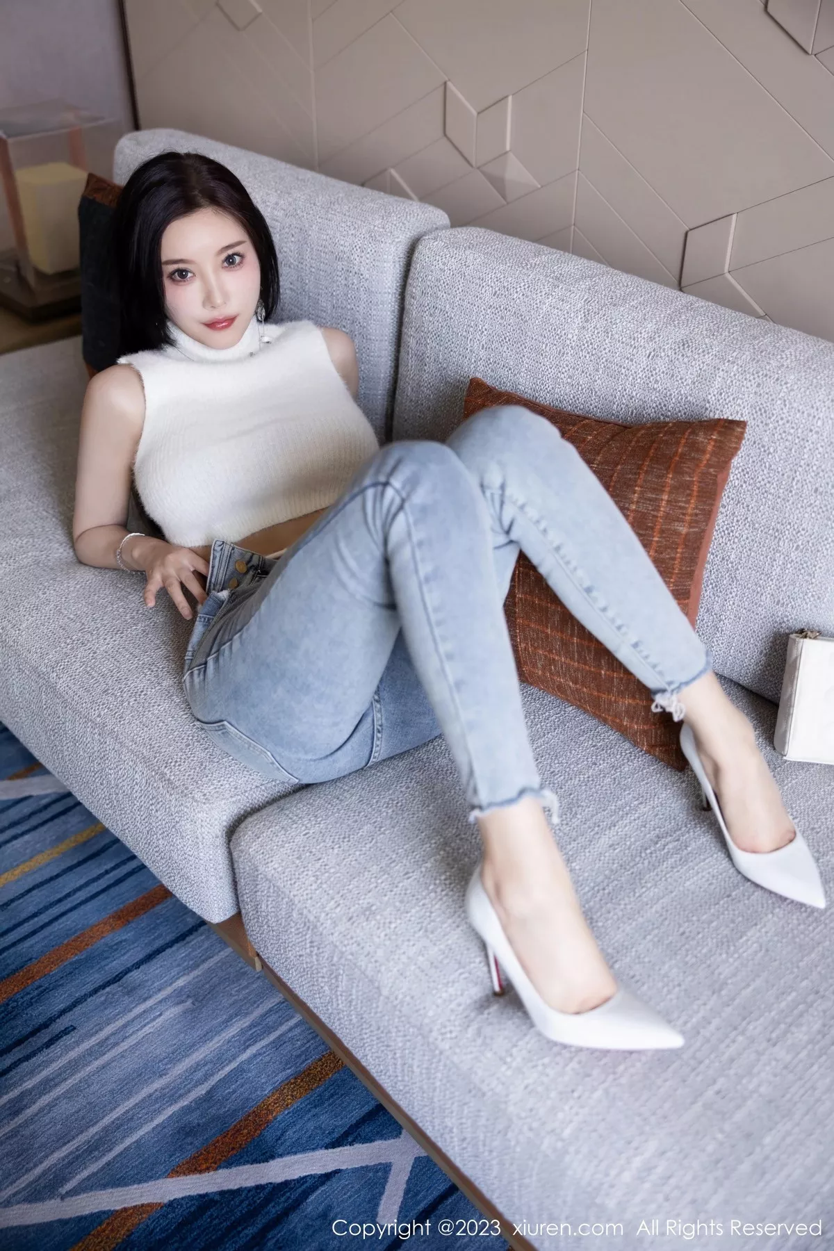 秀人集.com_[XiuRen秀人网]No.6377_女神杨晨晨Yome白色短款上衣配牛仔裤秀丰腴身材完美诱惑写真80P