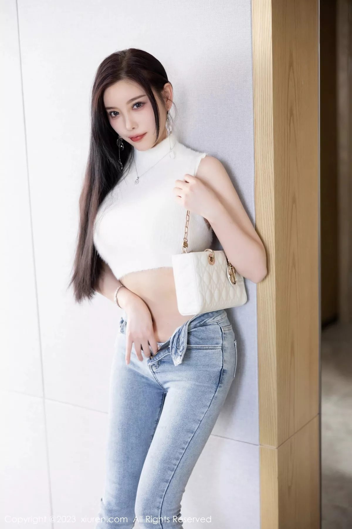 秀人集.com_[XiuRen秀人网]No.6377_女神杨晨晨Yome白色短款上衣配牛仔裤秀丰腴身材完美诱惑写真80P