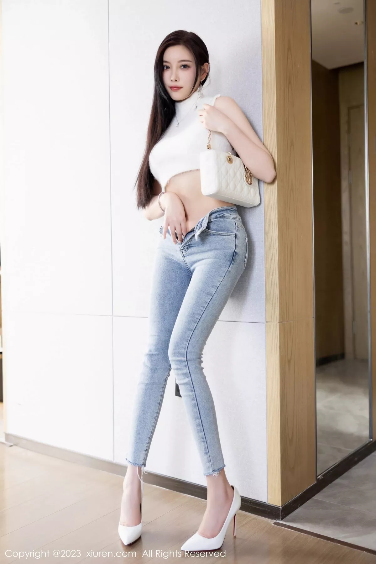 秀人集.com_[XiuRen秀人网]No.6377_女神杨晨晨Yome白色短款上衣配牛仔裤秀丰腴身材完美诱惑写真80P