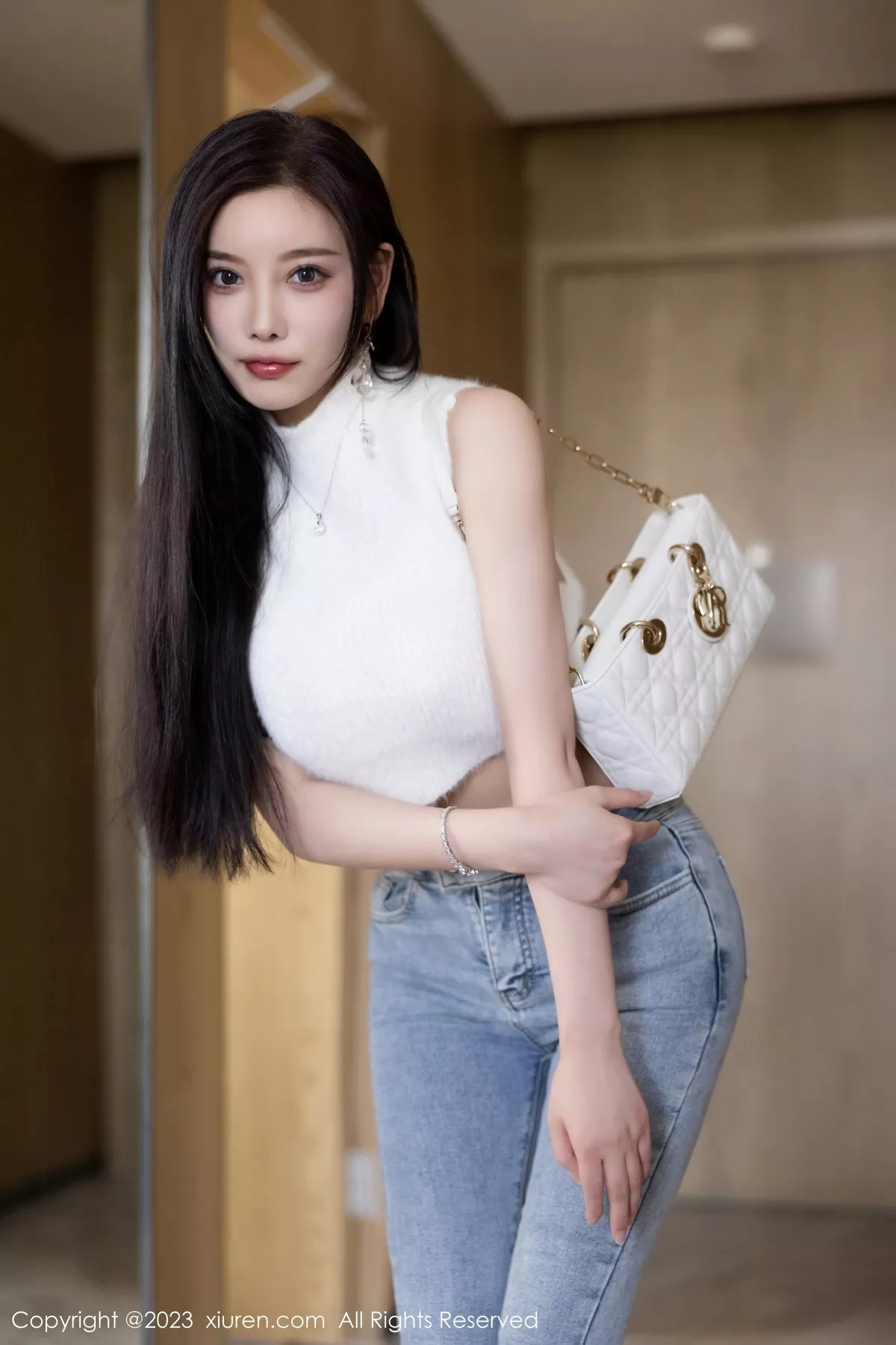 秀人集.com_[XiuRen秀人网]No.6377_女神杨晨晨Yome白色短款上衣配牛仔裤秀丰腴身材完美诱惑写真80P