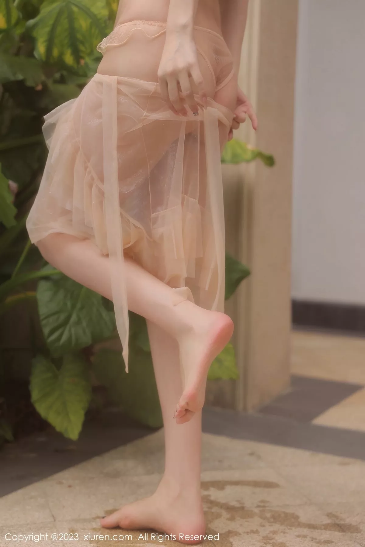 秀人集.com_[XiuRen秀人网]No.6370_模特李雅柔泳池场景性感浅色薄透连衣长裙秀完美身材诱惑写真55P