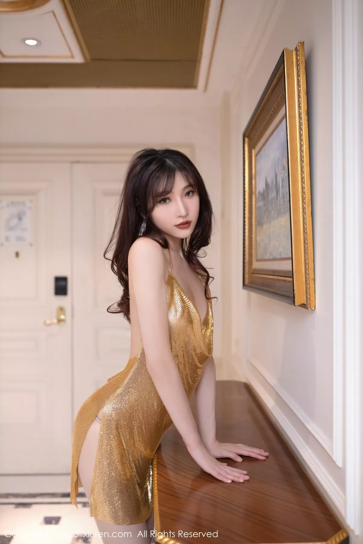 秀人集.com_[XiuRen秀人网]No.6390_模特陆萱萱性感金色吊带短裙搭配原色丝袜秀曼妙身姿诱惑写真80P