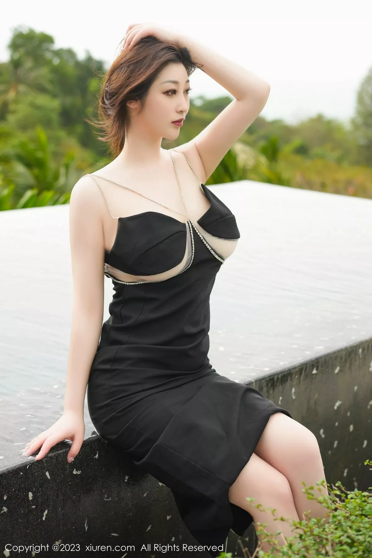 秀人集.com_[XiuRen秀人网]No.6396_女神妲己_Toxic多套服饰拍摄性感服饰秀雪峰美臀撩人诱惑写真65P