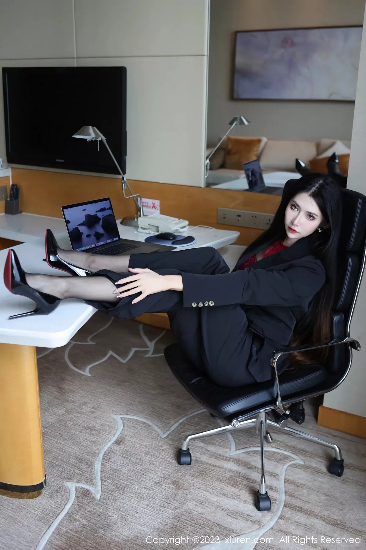 秀人集.com_[XiuRen秀人网]No.6402_新人依娜Yina脱深色西服露红色蕾丝内衣秀曼妙身姿诱惑写真112P