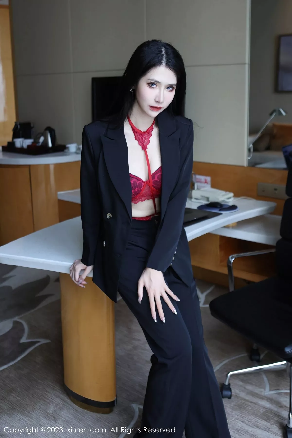 秀人集.com_[XiuRen秀人网]No.6402_新人依娜Yina脱深色西服露红色蕾丝内衣秀曼妙身姿诱惑写真112P