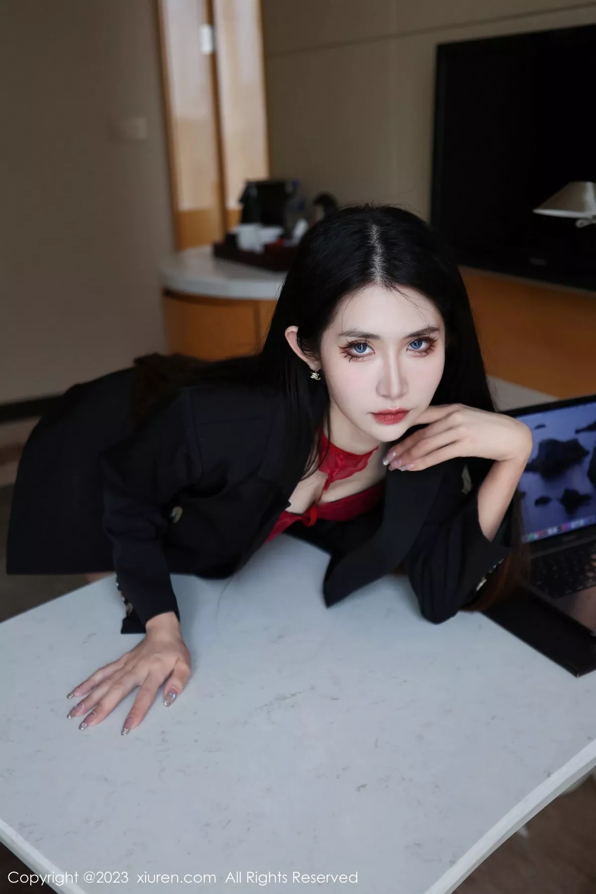 秀人集.com_[XiuRen秀人网]No.6402_新人依娜Yina脱深色西服露红色蕾丝内衣秀曼妙身姿诱惑写真112P