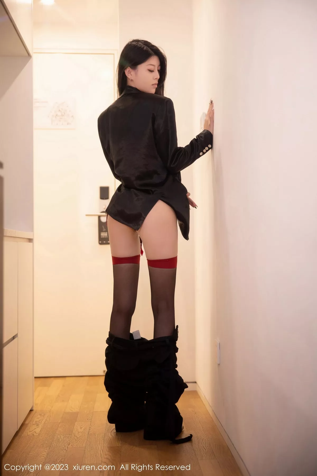 秀人集.com_[XiuRen秀人网]No.6409_新人模特四月月脱深色西服露红色蕾丝内衣配黑丝吊袜诱惑写真76P