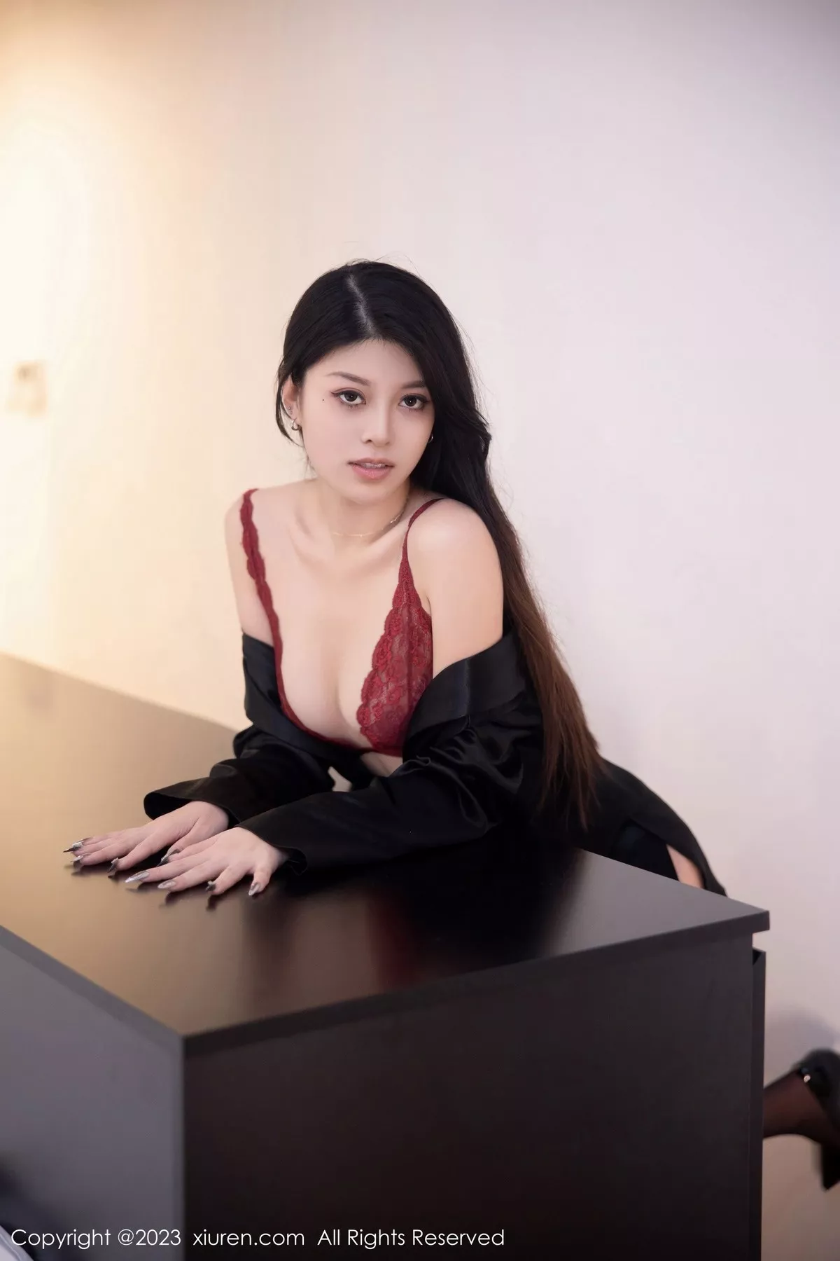 秀人集.com_[XiuRen秀人网]No.6409_新人模特四月月脱深色西服露红色蕾丝内衣配黑丝吊袜诱惑写真76P