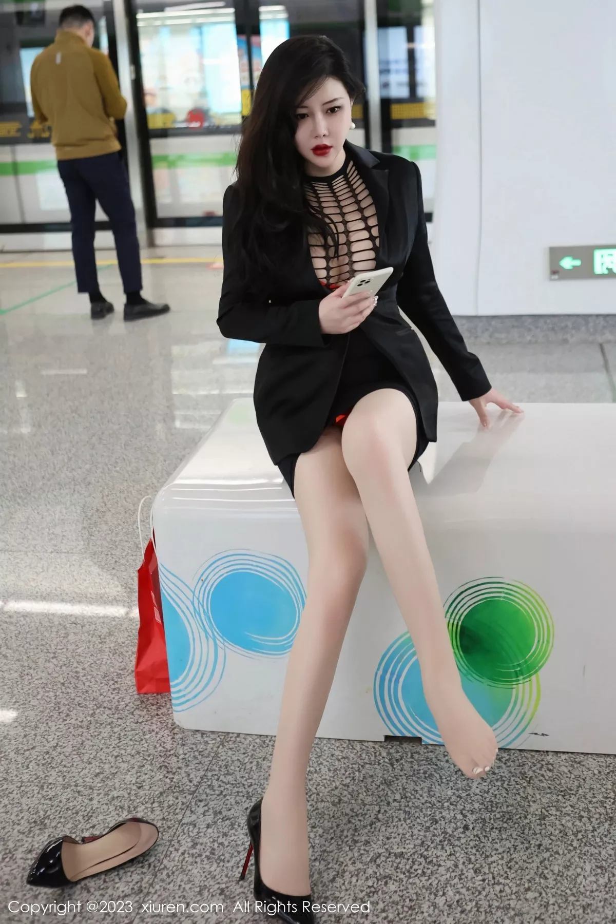 秀人集.com_[XiuRen秀人网]No.6421_模特王婉悠Queen性感浅黑色OL服露红色情趣内衣丰满诱惑写真93P