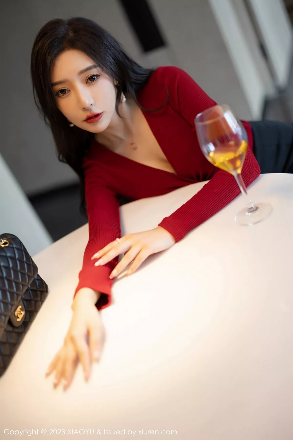 秀人集.com_[XiaoYu画语界]Vol.987_女神王馨瑶yanni红色服饰配黑短裙露浅灰蕾丝内衣完美诱惑写真95P