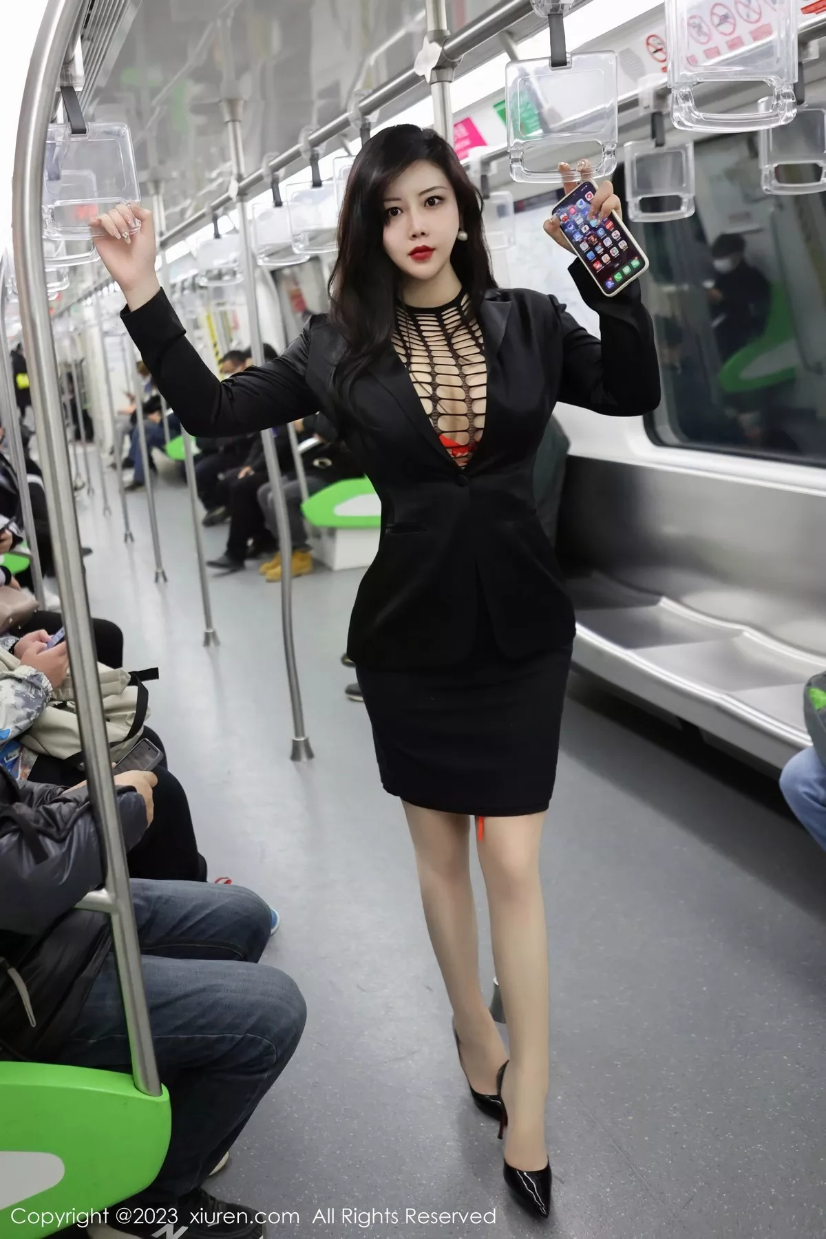 秀人集.com_[XiuRen秀人网]No.6421_模特王婉悠Queen性感浅黑色OL服露红色情趣内衣丰满诱惑写真93P