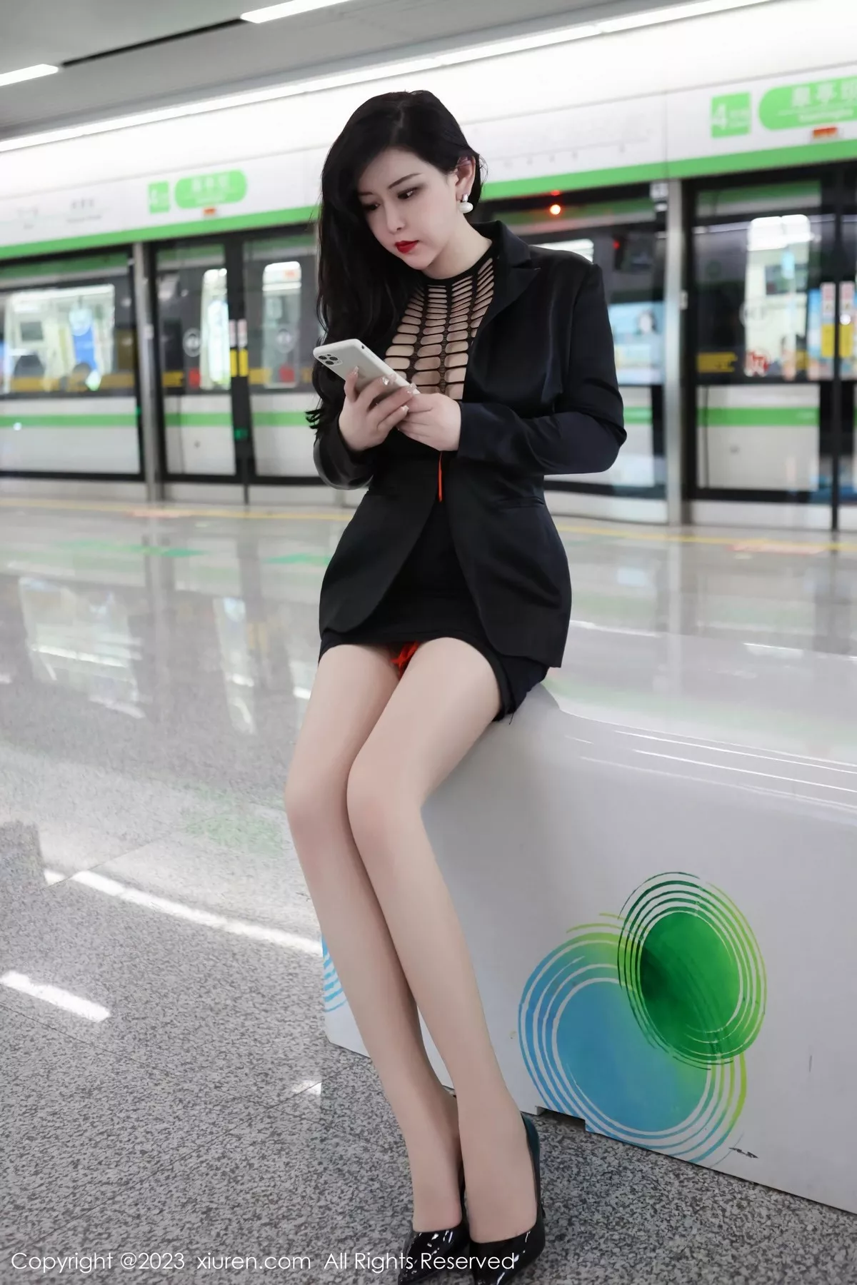 秀人集.com_[XiuRen秀人网]No.6421_模特王婉悠Queen性感浅黑色OL服露红色情趣内衣丰满诱惑写真93P