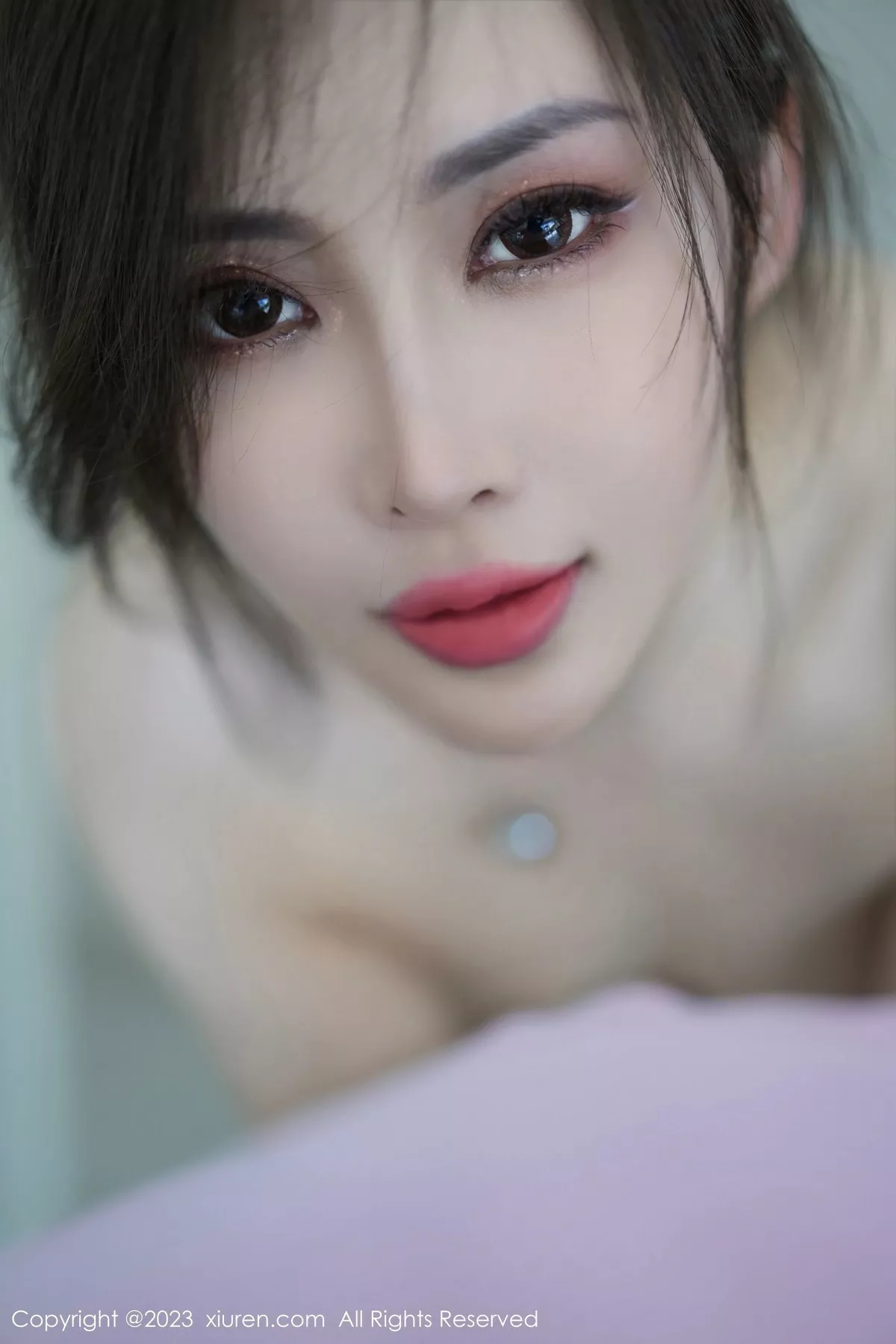 秀人集.com_[XiuRen秀人网]No.6429_女神Carol周妍希性感灰色露肩连衣短裙半脱秀豪乳翘臀诱惑写真89P