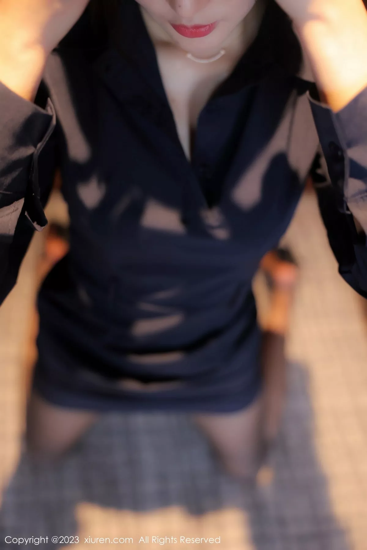 秀人集.com_[XiuRen秀人网]No.6427_模特桐桐深蓝色服饰露性感白色蕾丝内衣配超薄黑丝完美诱惑写真79P