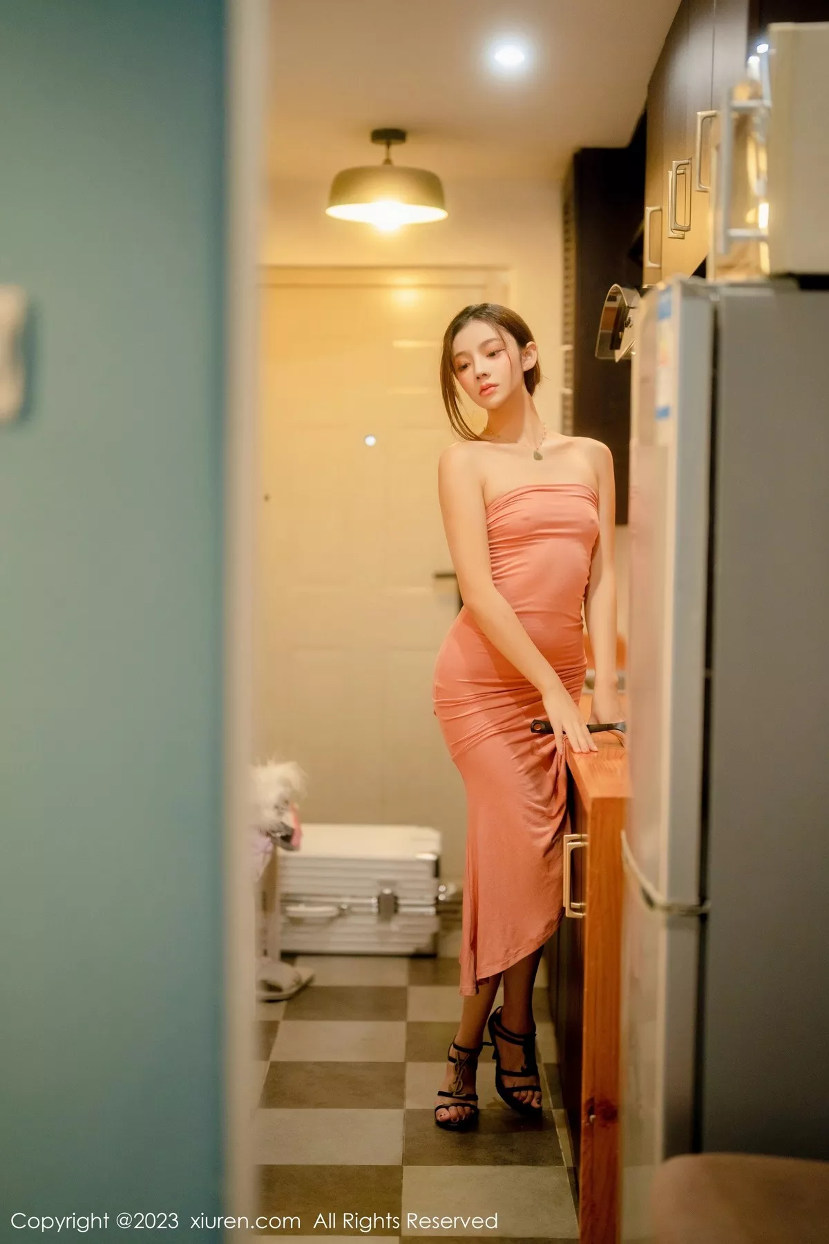 秀人集.com_[XiuRen秀人网]No.6437_模特加朵babe私房性感粉色露肩连衣裙真空秀魔鬼身材诱惑写真105P