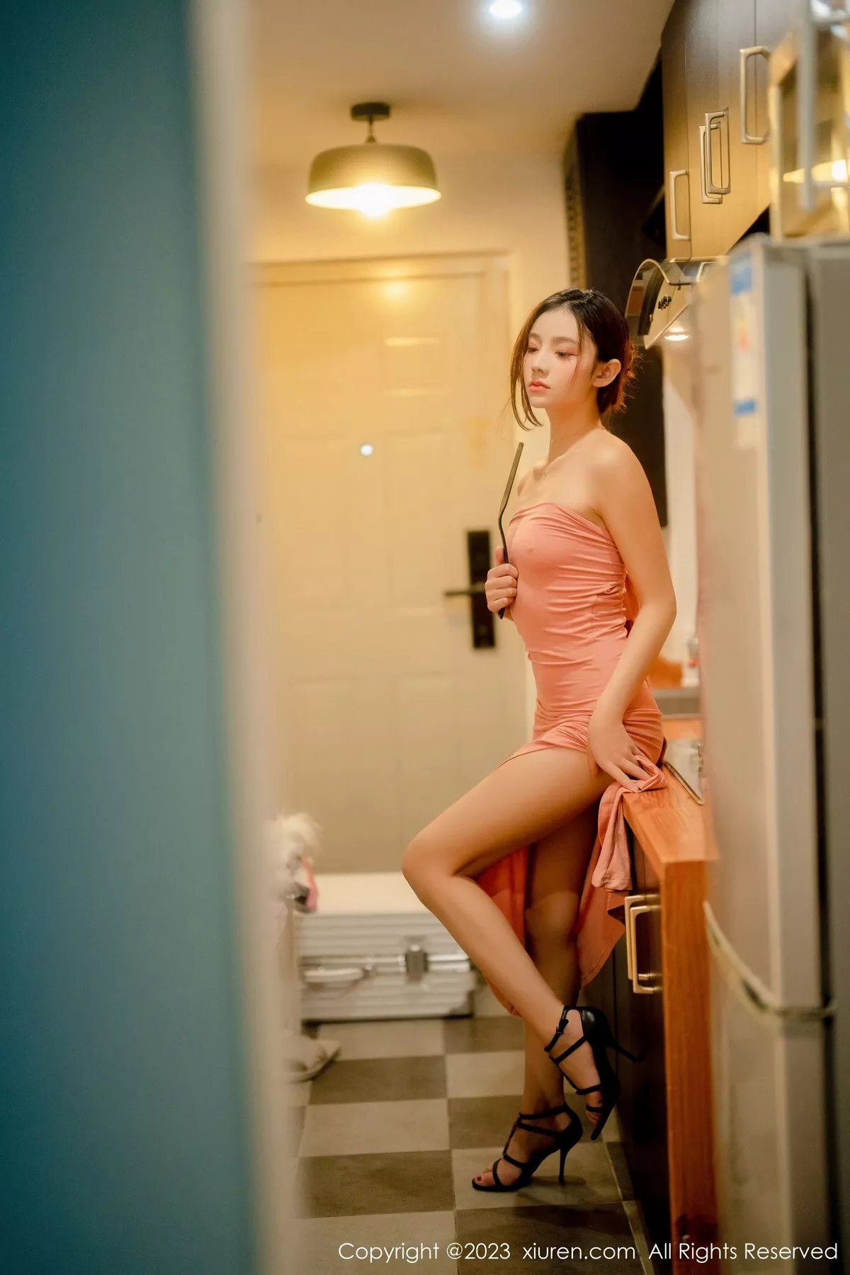 秀人集.com_[XiuRen秀人网]No.6437_模特加朵babe私房性感粉色露肩连衣裙真空秀魔鬼身材诱惑写真105P