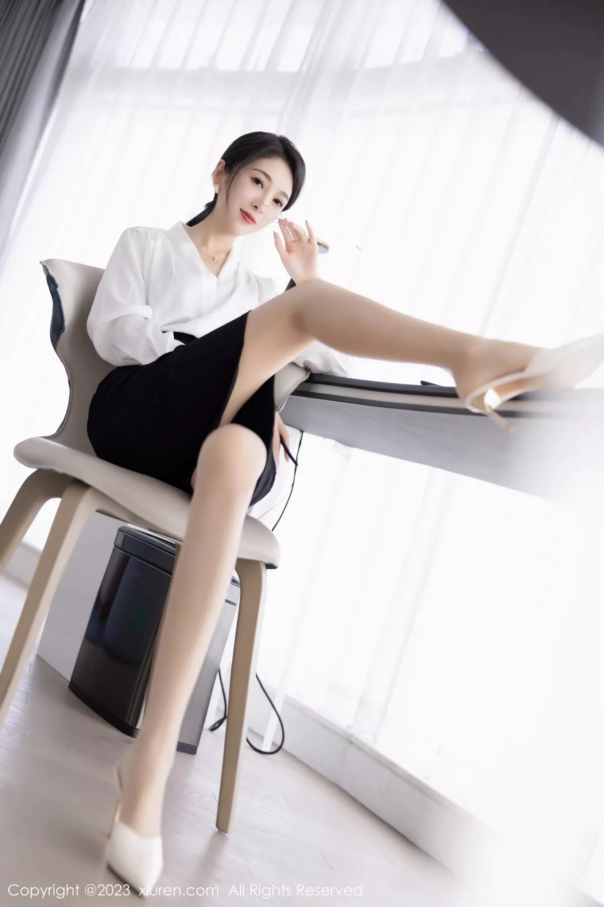 秀人集.com_[XiuRen秀人网]No.6439_模特林乐一性感白色上衣配黑短裙露黑色蕾丝内衣妩媚诱惑写真86P