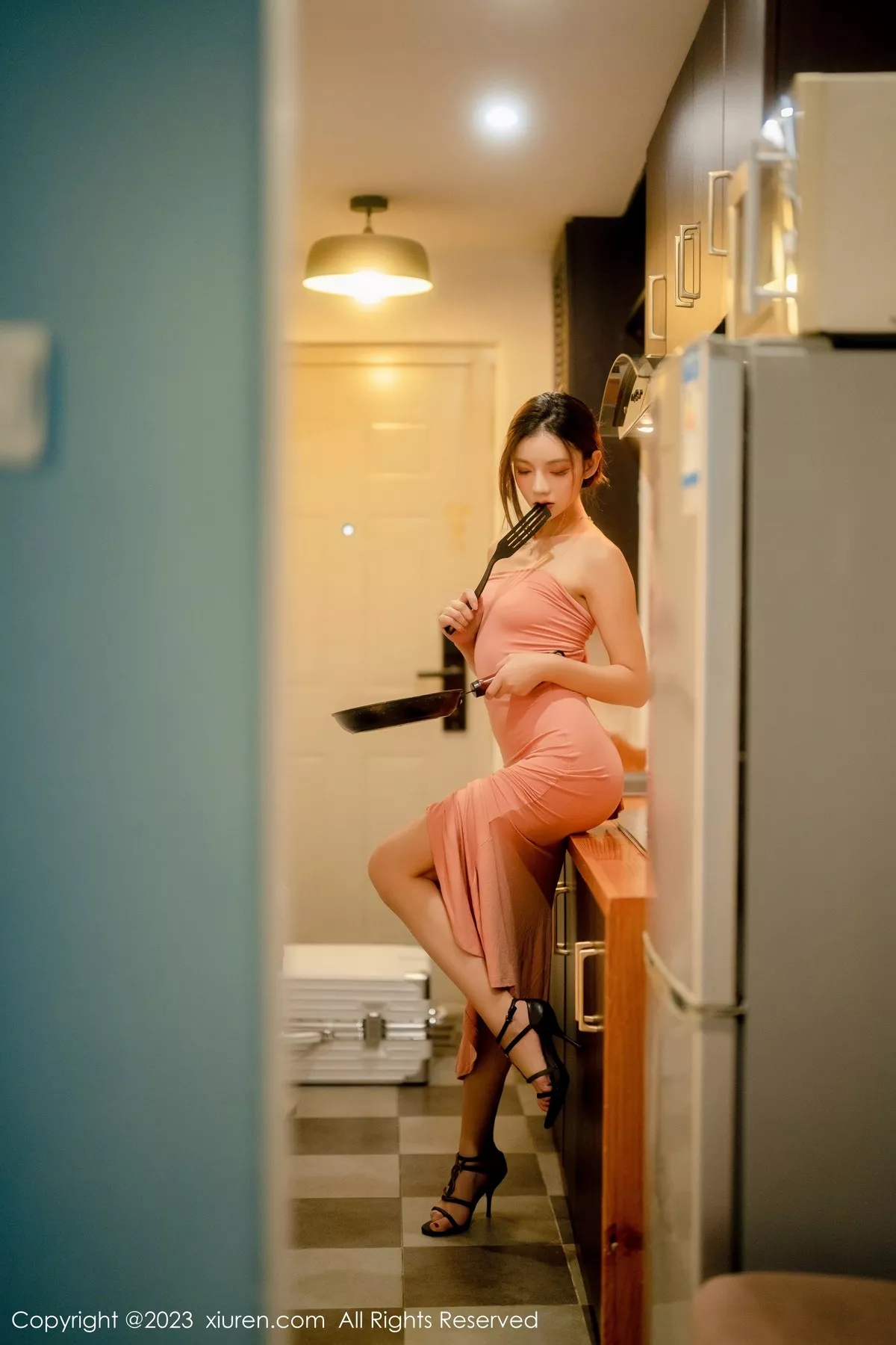 秀人集.com_[XiuRen秀人网]No.6437_模特加朵babe私房性感粉色露肩连衣裙真空秀魔鬼身材诱惑写真105P