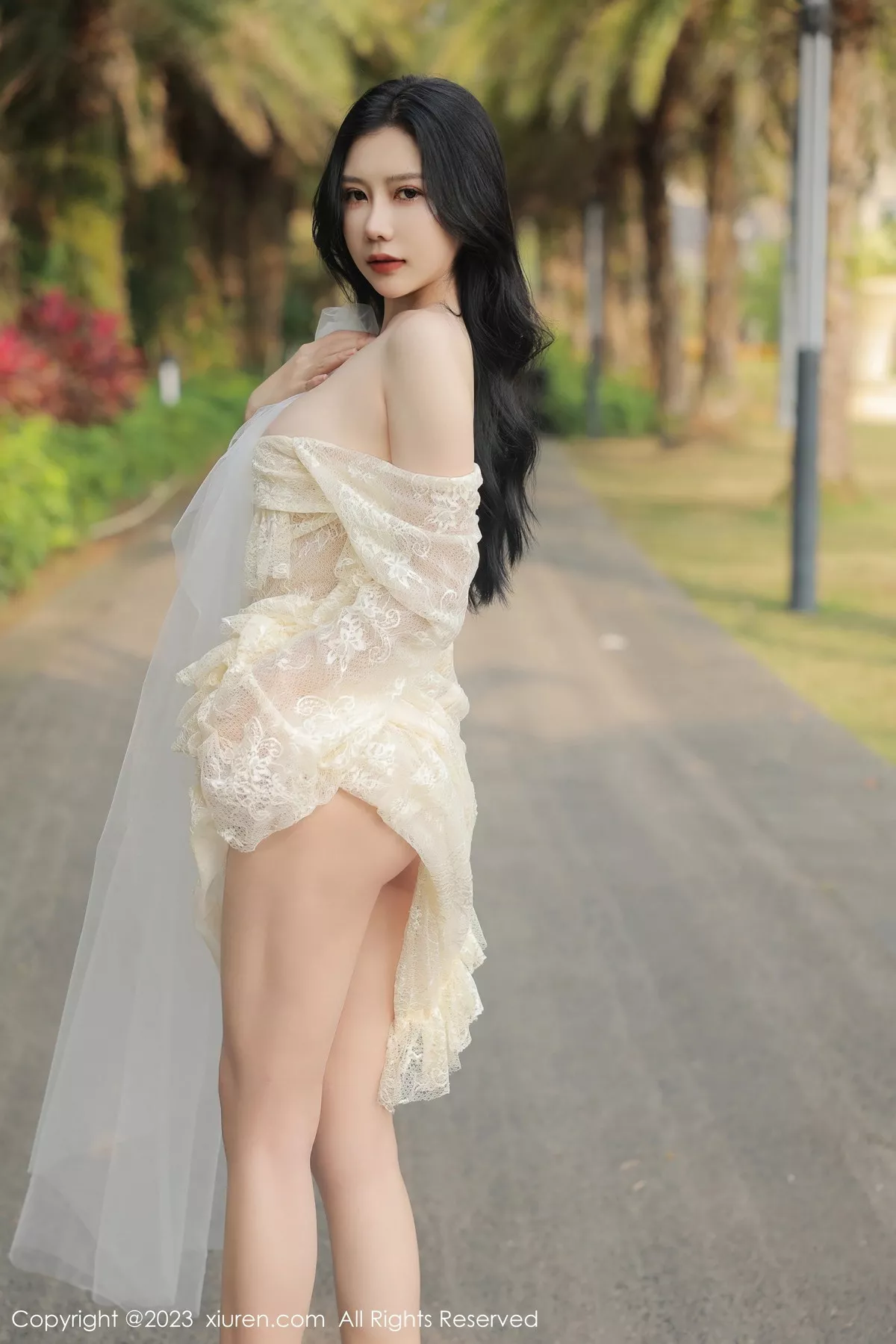 秀人集.com_[XiuRen秀人网]No.6303_模特尹甜甜海南旅拍性感白色蕾丝婚纱透视秀完美身材诱惑写真54P