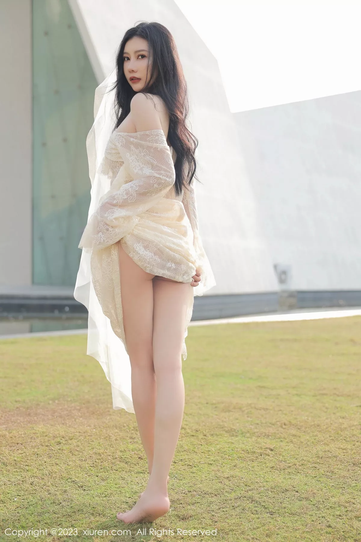 秀人集.com_[XiuRen秀人网]No.6303_模特尹甜甜海南旅拍性感白色蕾丝婚纱透视秀完美身材诱惑写真54P
