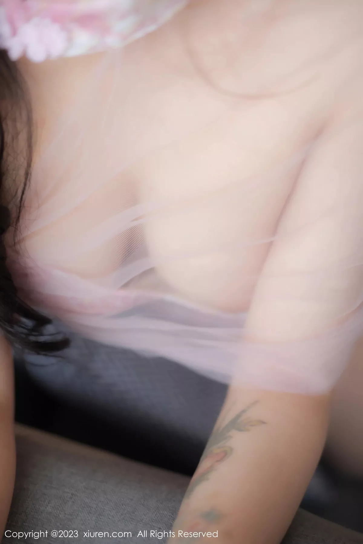 秀人集.com_[XiuRen秀人网]No.6313_模特江真真性感粉色露肩连衣短裙配超薄无内肉丝惹火诱惑写真76P