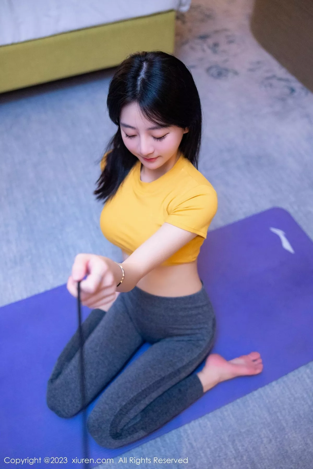 秀人集.com_[XiuRen秀人网]No.6488_模特谢小蒽瑜伽运动主题黄色上衣配深灰紧身长裤撩人诱惑写真86P