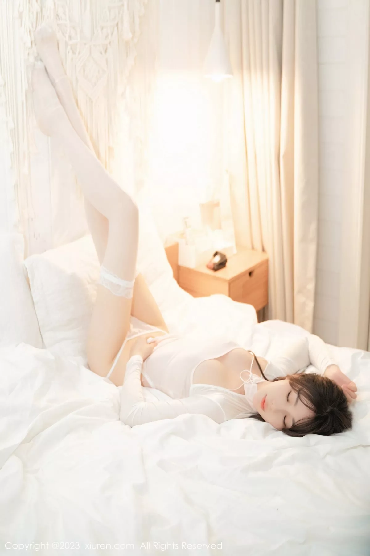 秀人集.com_[XiuRen秀人网]No.6489_模特婠婠么性感粉色连身短裙配白色蕾丝袜秀曼妙身姿诱惑写真66P