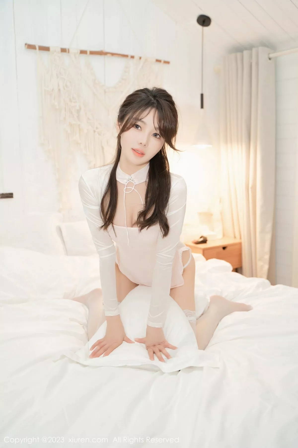 秀人集.com_[XiuRen秀人网]No.6489_模特婠婠么性感粉色连身短裙配白色蕾丝袜秀曼妙身姿诱惑写真66P