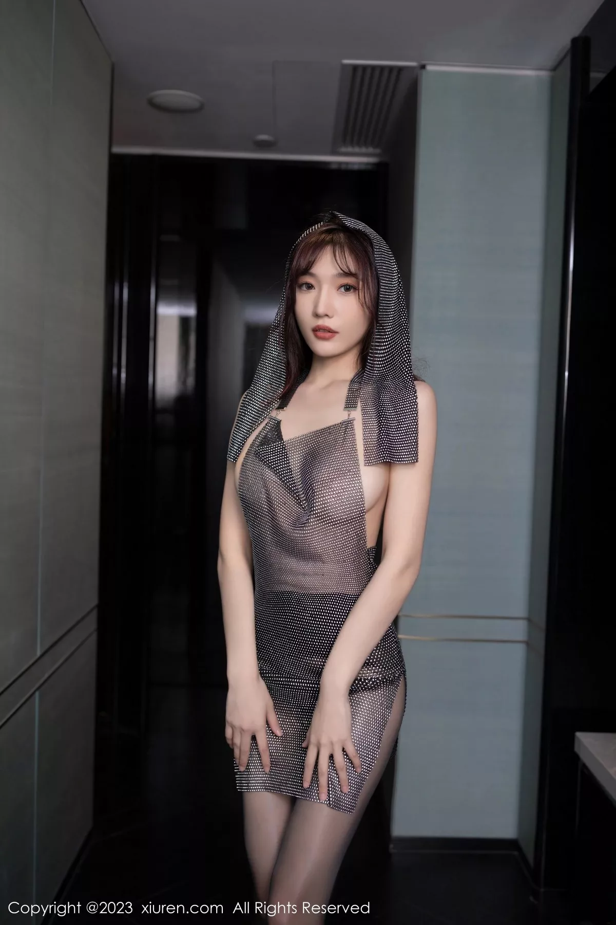 秀人集.com_[XiuRen秀人网]No.6501_模特陆萱萱女王角色扮演灰色时尚缕空服饰配超薄黑丝魅惑写真80P