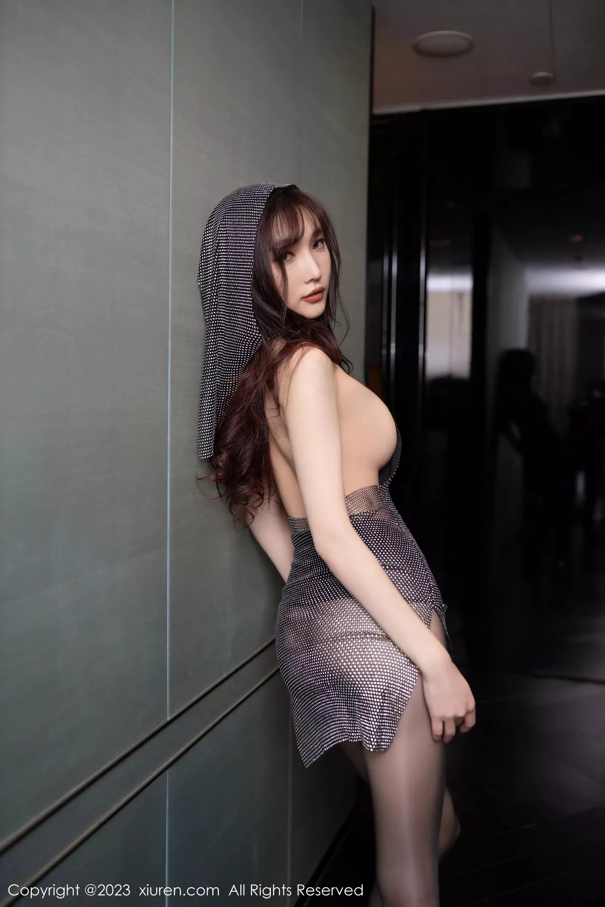 秀人集.com_[XiuRen秀人网]No.6501_模特陆萱萱女王角色扮演灰色时尚缕空服饰配超薄黑丝魅惑写真80P