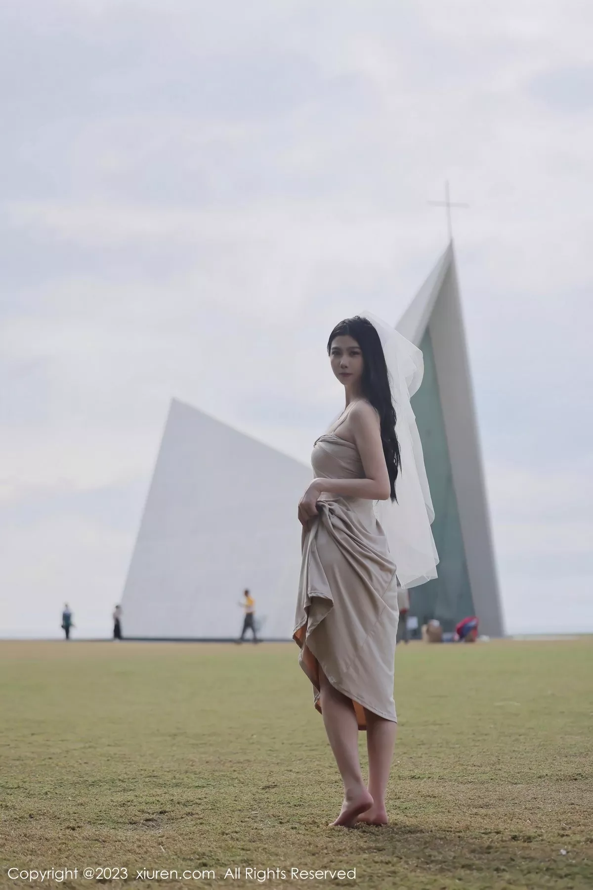 秀人集.com_[XiuRen秀人网]No.6513_模特李雅柔182CM性感杏色吊带长裙露蕾丝内裤秀美腿诱惑写真55P