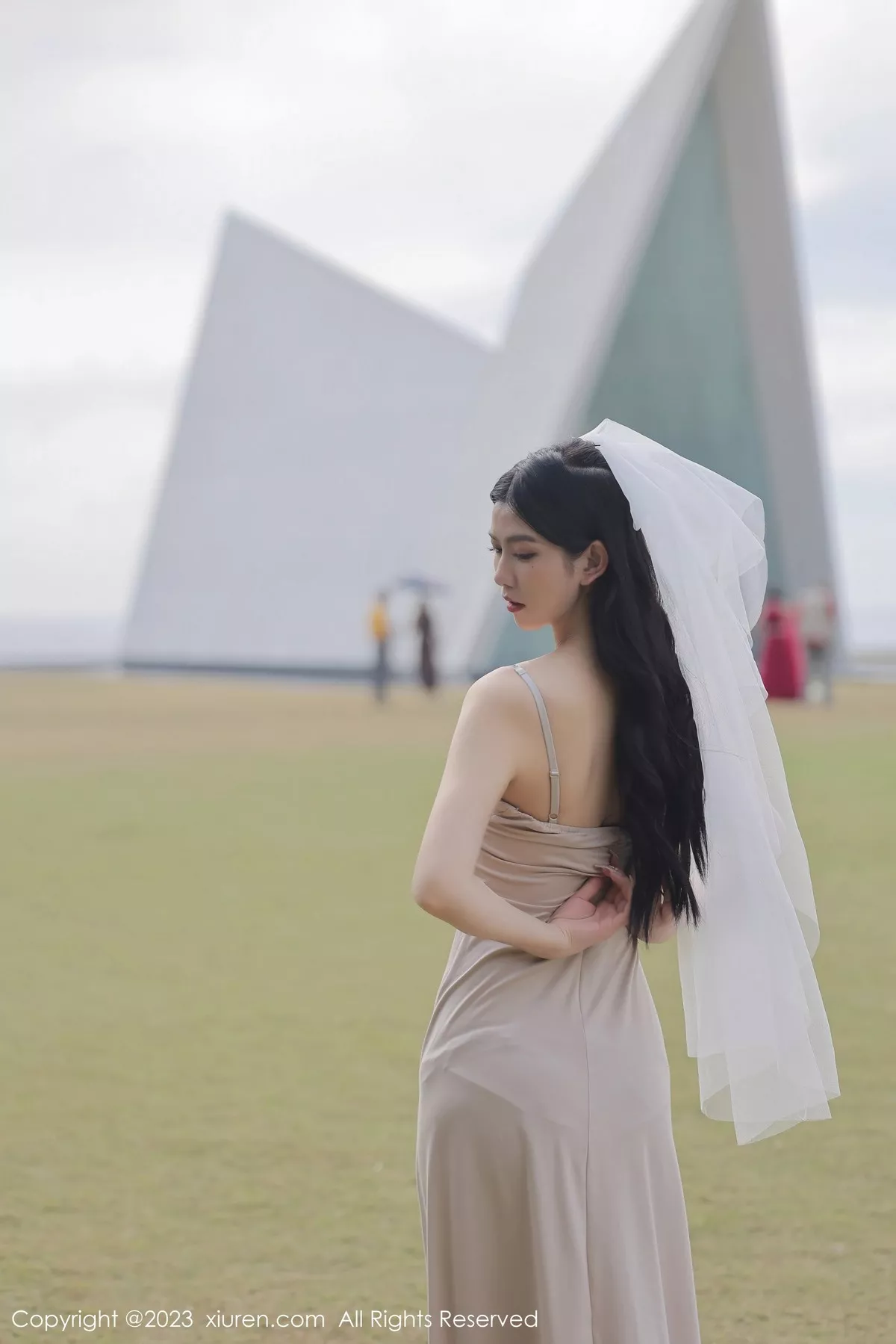 秀人集.com_[XiuRen秀人网]No.6513_模特李雅柔182CM性感杏色吊带长裙露蕾丝内裤秀美腿诱惑写真55P