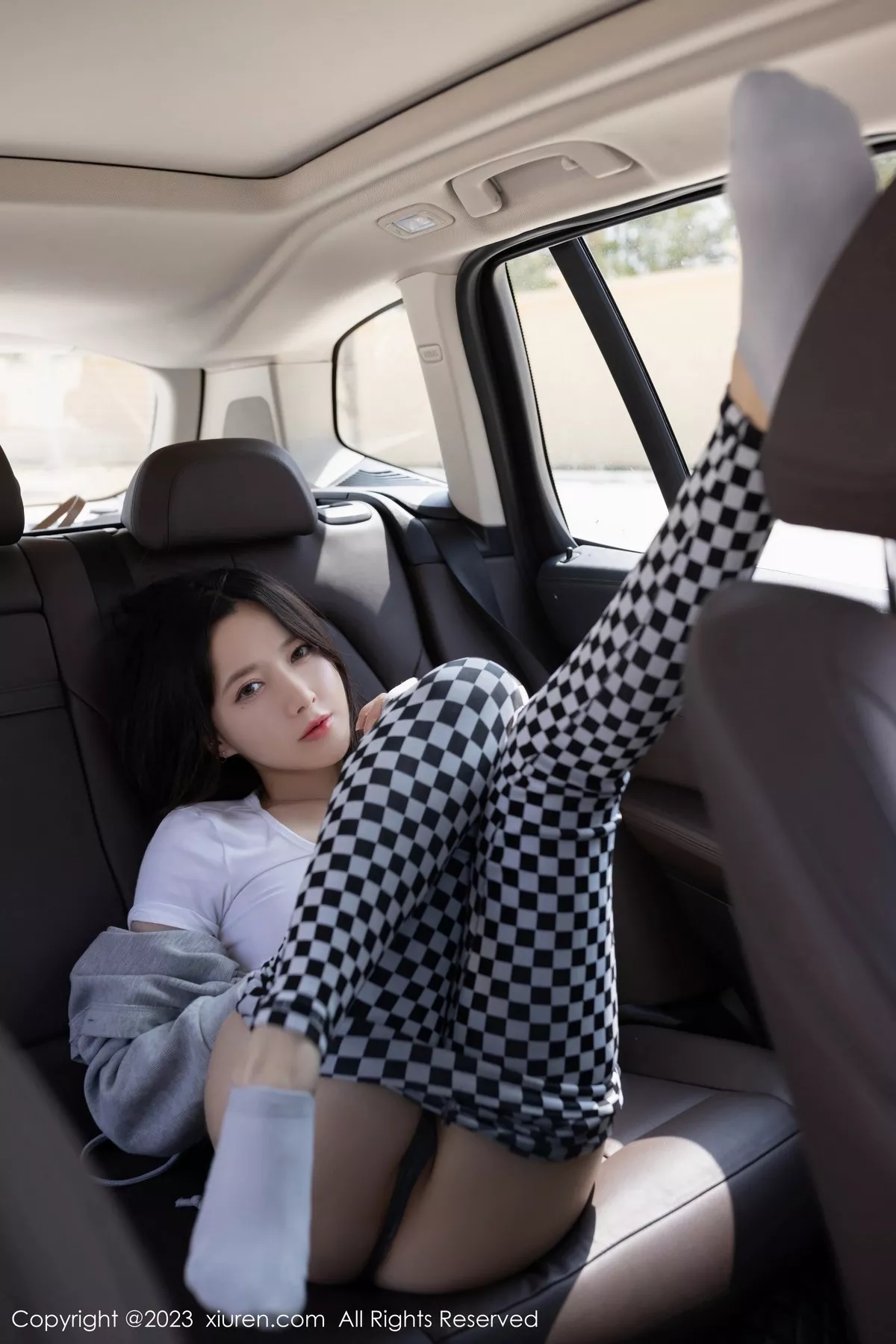 秀人集.com_[XiuRen秀人网]No.6541_模特鱼子酱Fish性感灰色上衣配格子裙秀曼妙身姿迷人诱惑写真82P