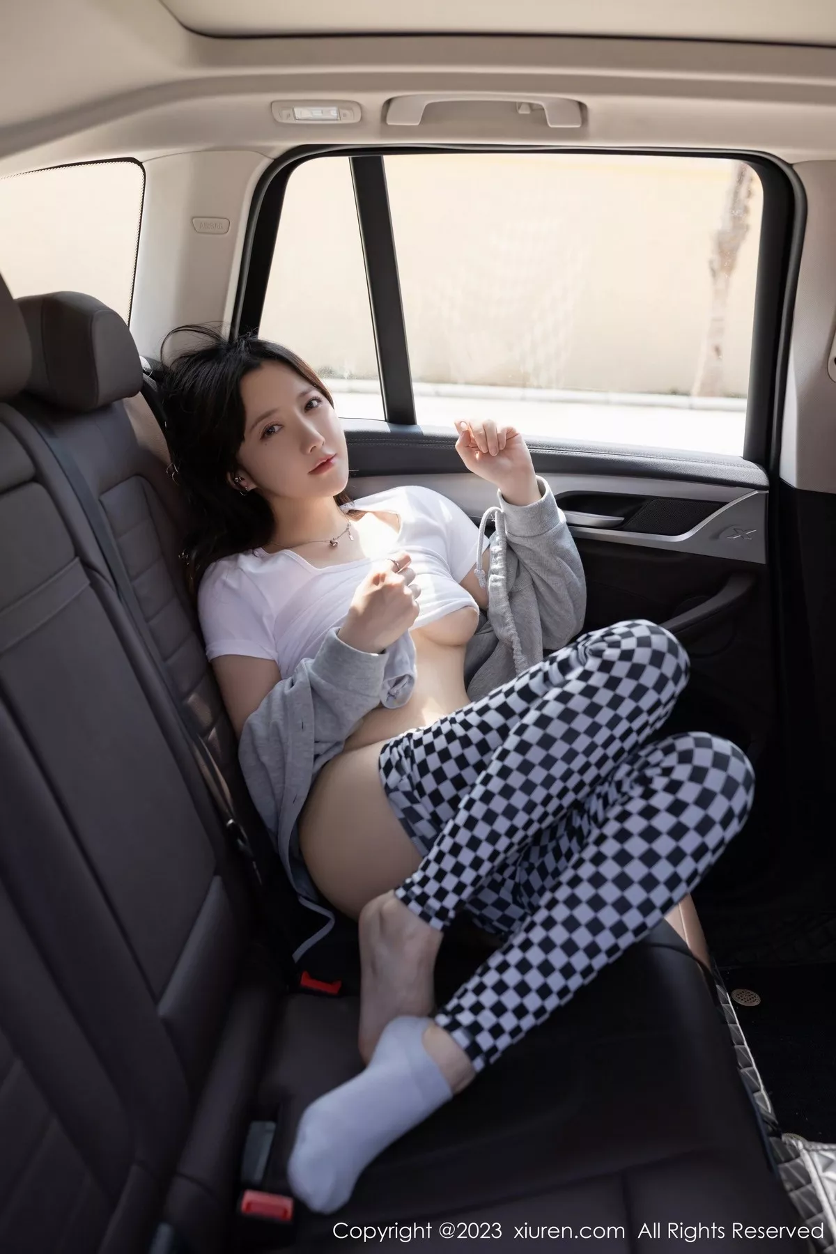 秀人集.com_[XiuRen秀人网]No.6541_模特鱼子酱Fish性感灰色上衣配格子裙秀曼妙身姿迷人诱惑写真82P