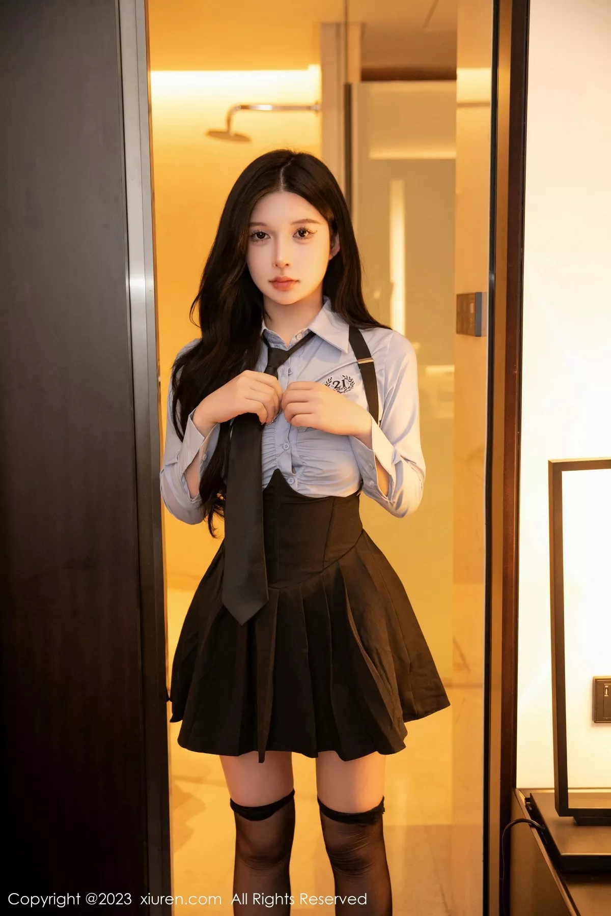 秀人集.com_[XiuRen秀人网]No.6539_模特林珊珊芭提雅旅拍性感学生装服饰半脱秀翘臀惹火诱惑写真86P