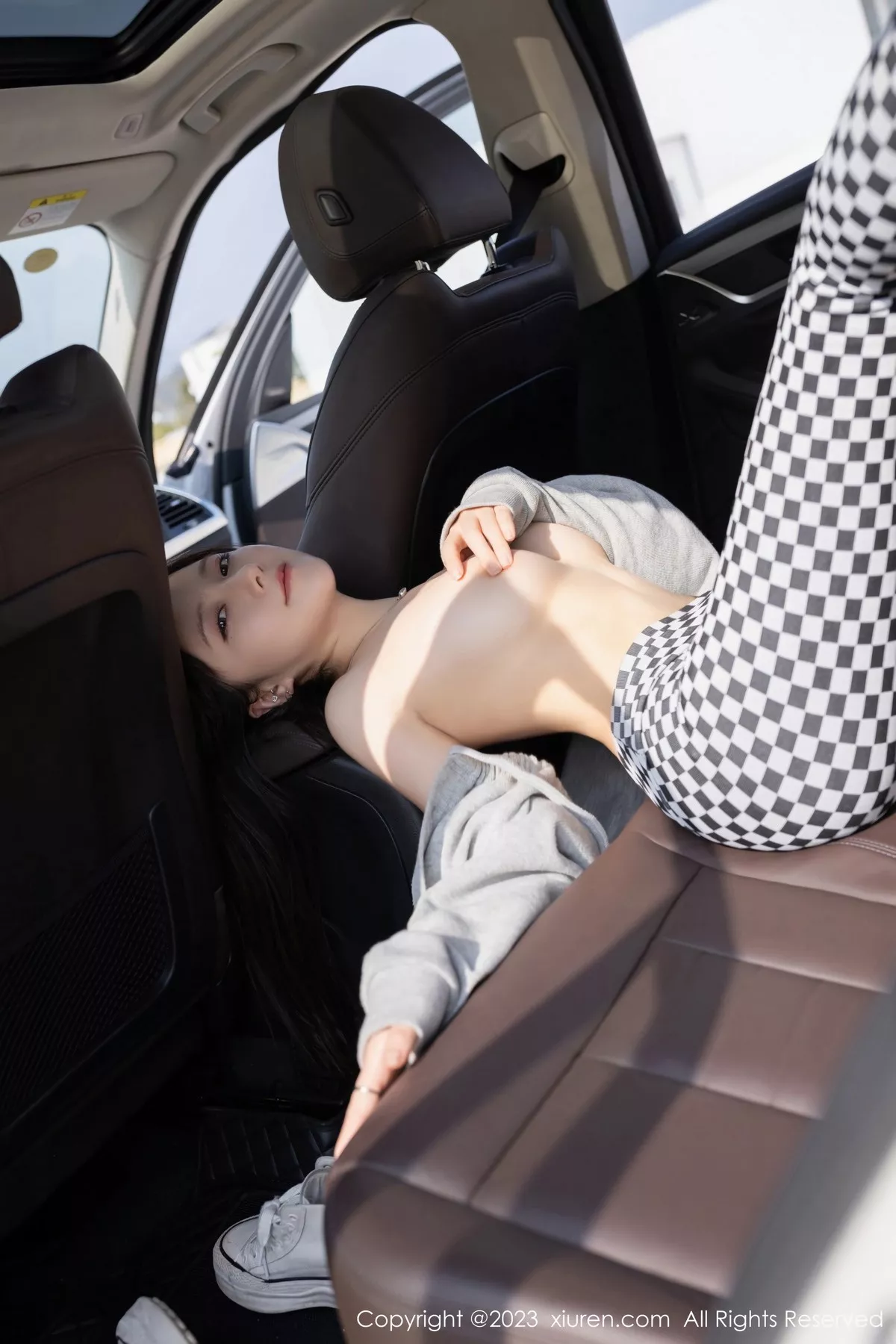 秀人集.com_[XiuRen秀人网]No.6541_模特鱼子酱Fish性感灰色上衣配格子裙秀曼妙身姿迷人诱惑写真82P