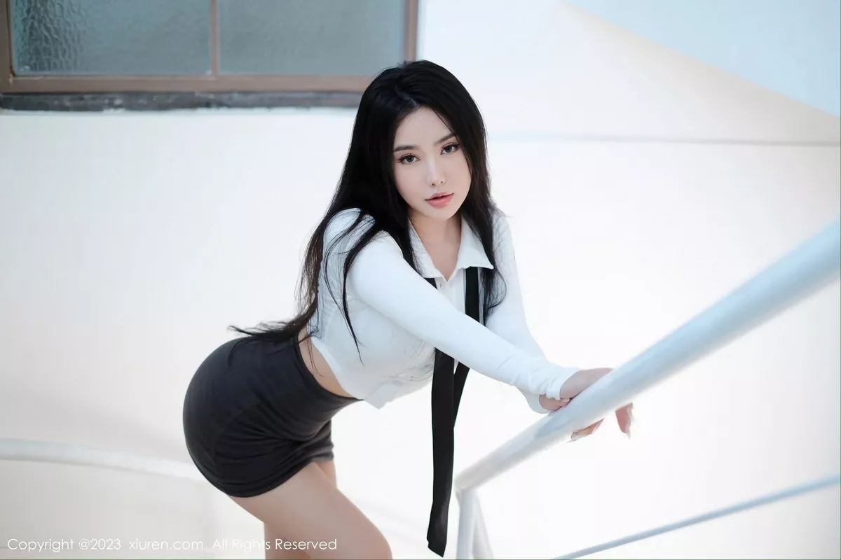 秀人集.com_[XiuRen秀人网]No.6553_女神Manuela玛鲁娜性感白T配灰色短裙秀浑圆翘臀迷人诱惑写真42P