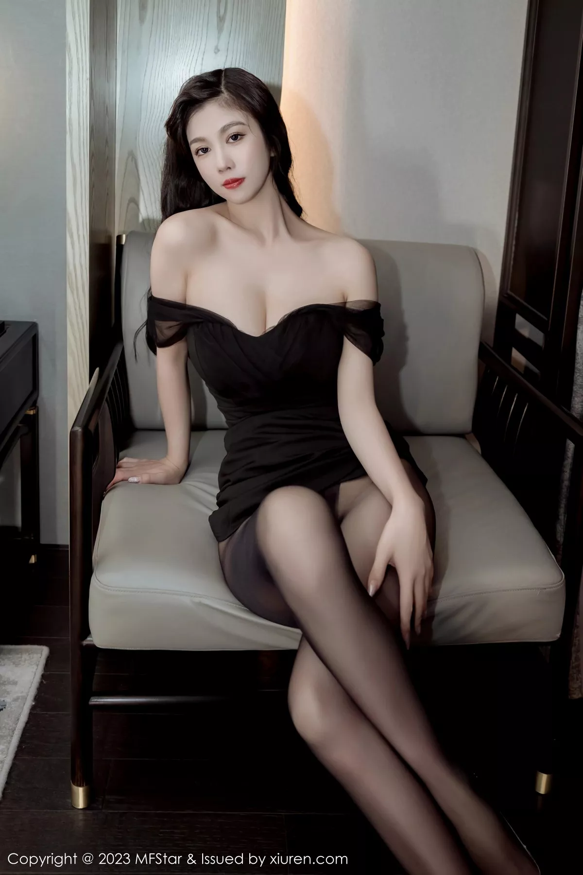 秀人集.com_[MFStar模范学院]Vol.606_模特李雅柔性感黑色连身裙配超薄无内黑丝秀高挑身材诱惑写真45P