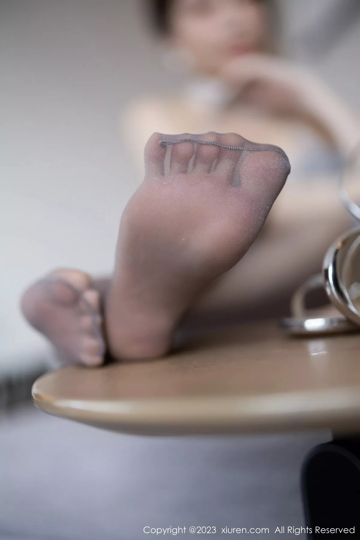 秀人集.com_[XiuRen秀人网]No.6557_女神徐莉芝Booty黑灰露肩连身裙配超薄灰丝秀完美身材诱惑写真90P