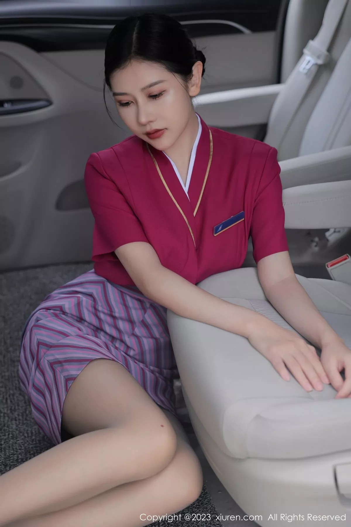 秀人集.com_[XiuRen秀人网]No.6561_模特尹甜甜脱性感空姐制服露黑色蕾丝内衣配超薄肉丝诱惑写真57P