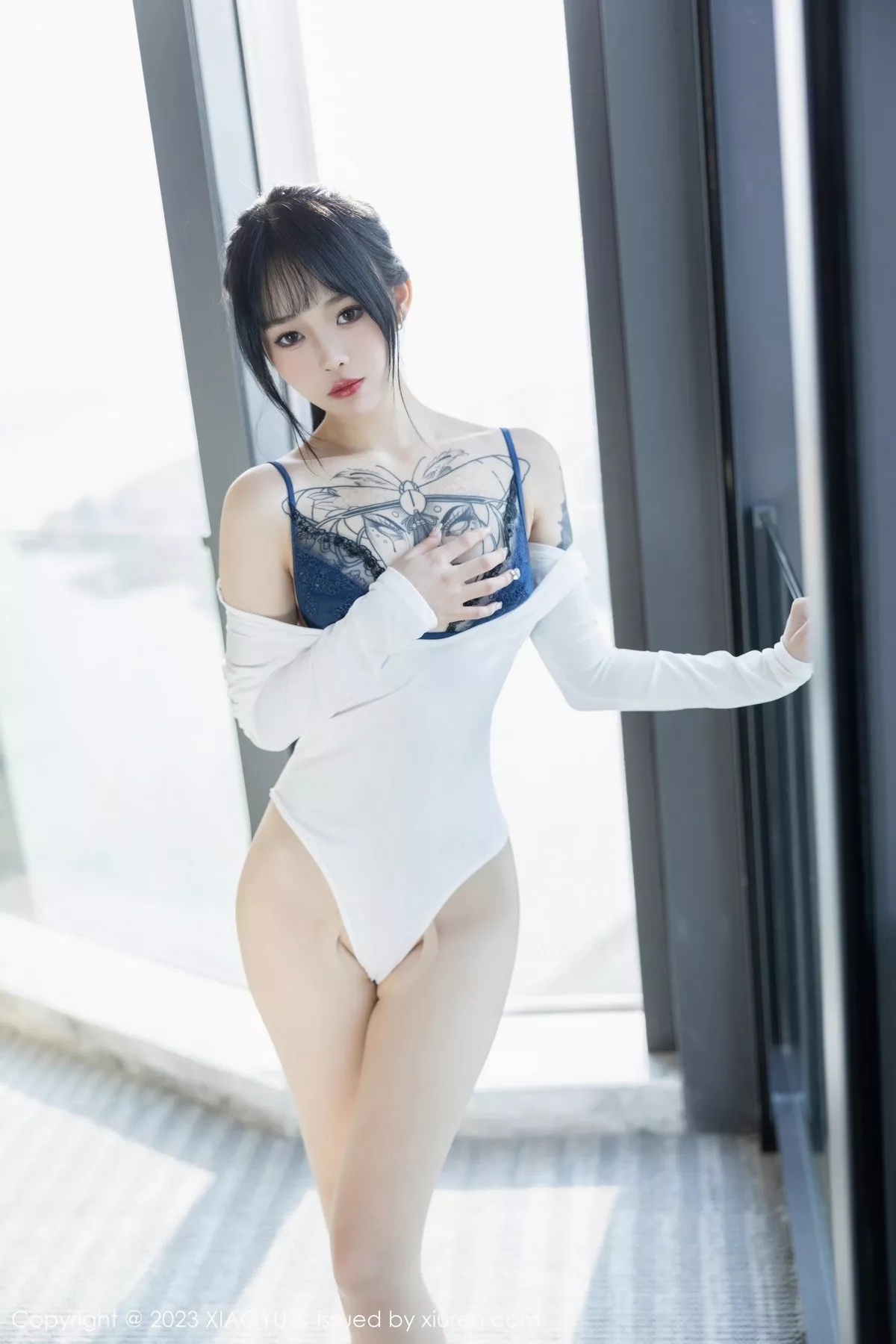 秀人集.com_[XiaoYu画语界]Vol.1006_模特奶瓶黑色连身短裙+性感蓝色蕾丝内衣秀曼妙身姿诱惑写真103P