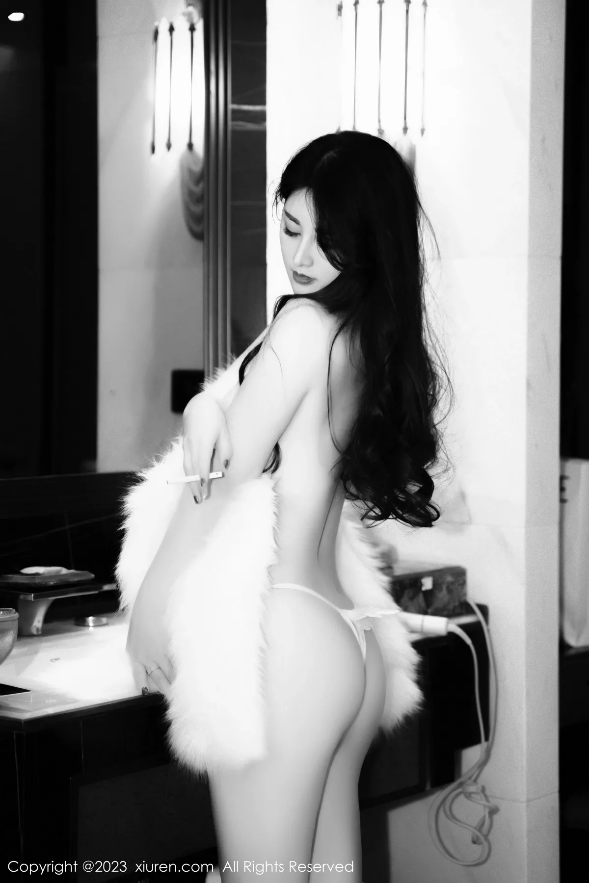 秀人集.com_[XiuRen秀人网]No.6568_模特诗诗kiki白色上衣配黑皮短裙露超薄肉丝秀惹火身材诱惑写真57P