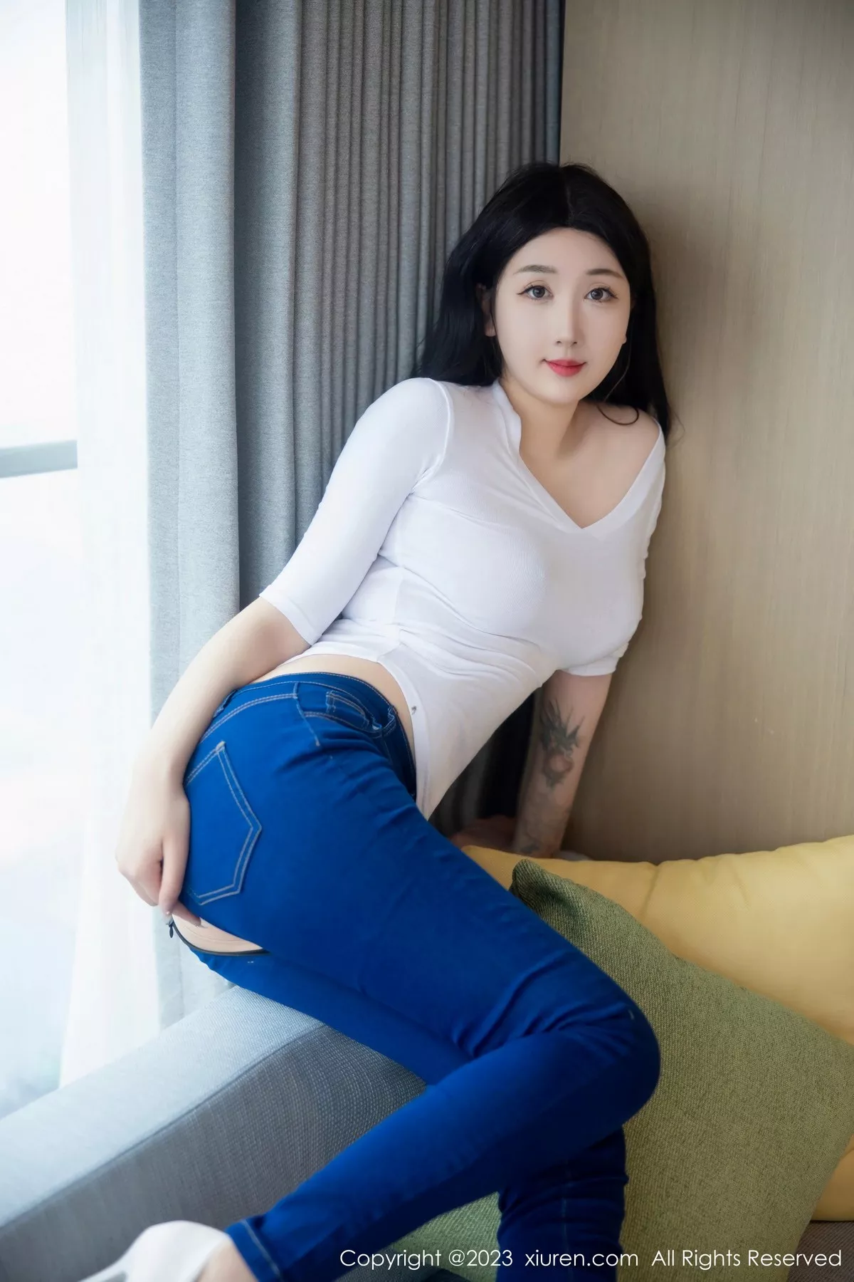 秀人集.com_[XiuRen秀人网]No.6570_模特江真真白色上衣配牛仔裤露超薄无内肉丝秀翘臀诱惑写真83P