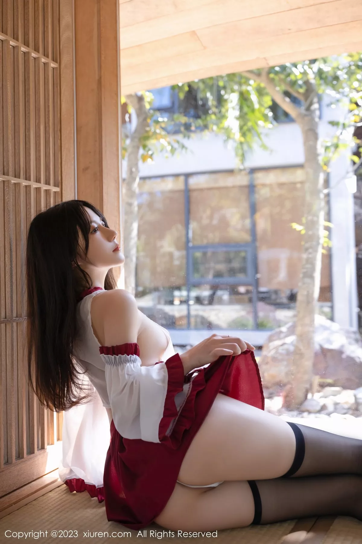 秀人集.com_[XiuRen秀人网]No.6579_模特鱼子酱Fish性感白色上衣配红短裙秀翘臀美腿完美诱惑写真81P